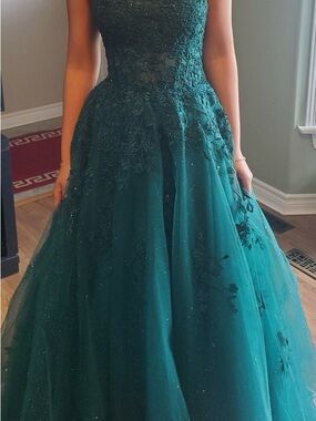 Elegant Teal Ball Gown Prom Dress with Lace Appliqué